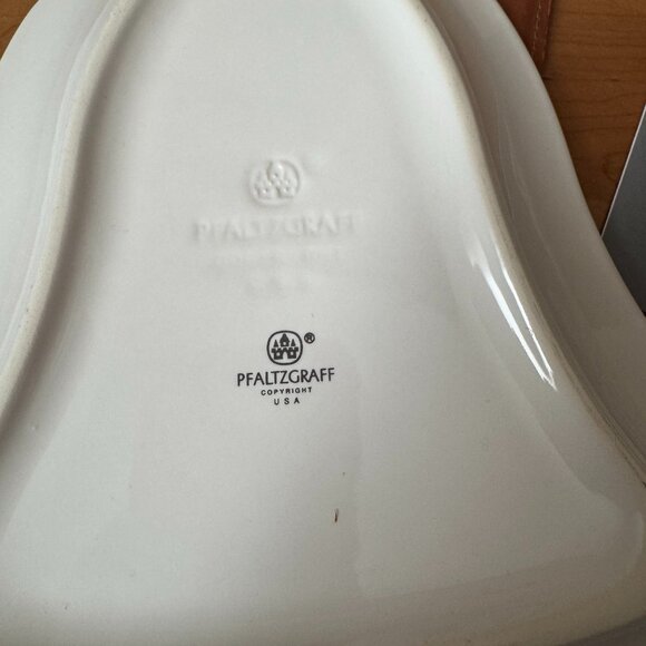 Pfaltzgraff Winterberry White w/Green Holly & Red Berries Stoneware Bell Plate - Picture 6 of 7